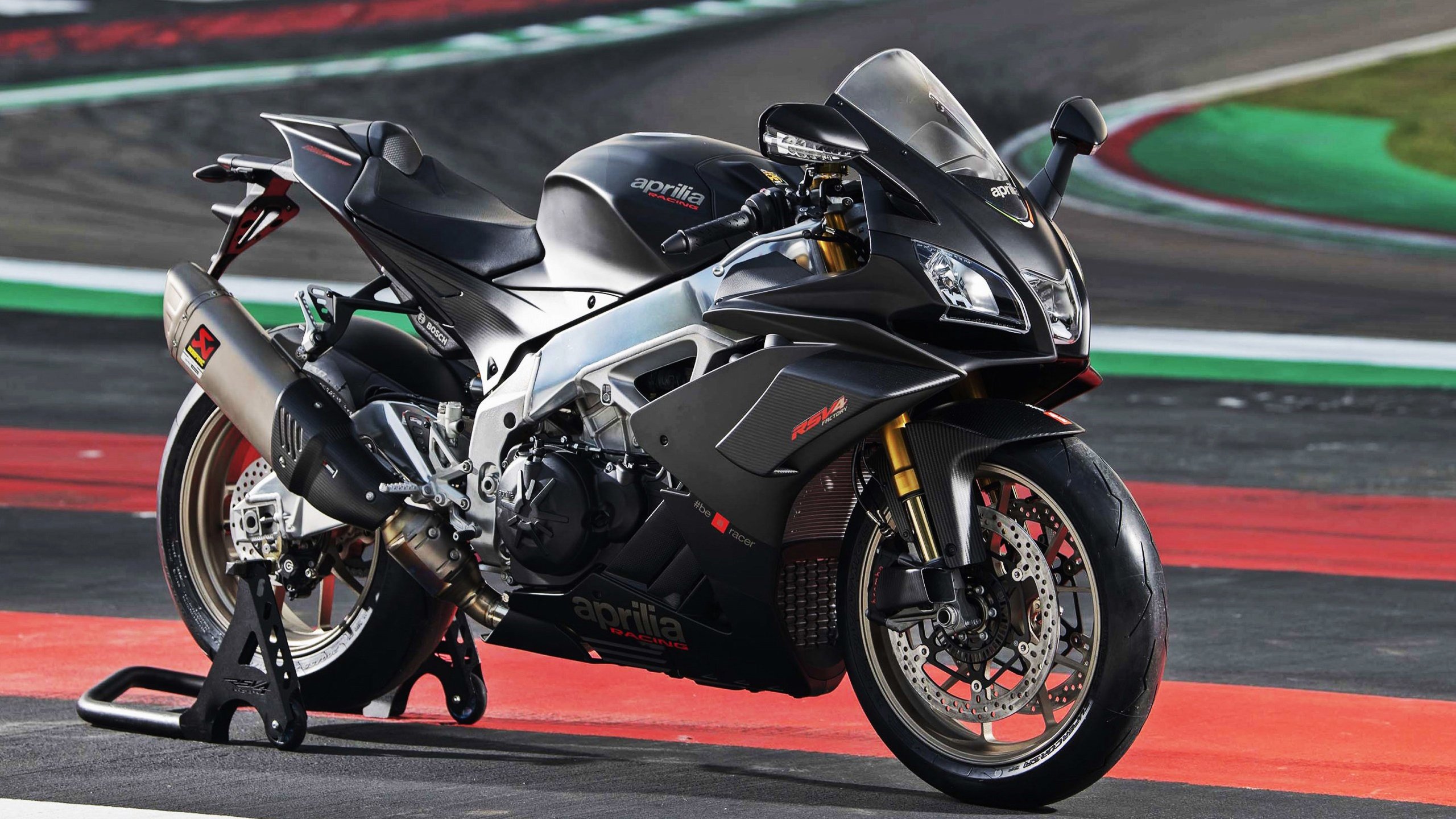 特斯·冯·迪克：强大的球场视野，令南非队的进攻更加多样化，安迪冯斯特拉克