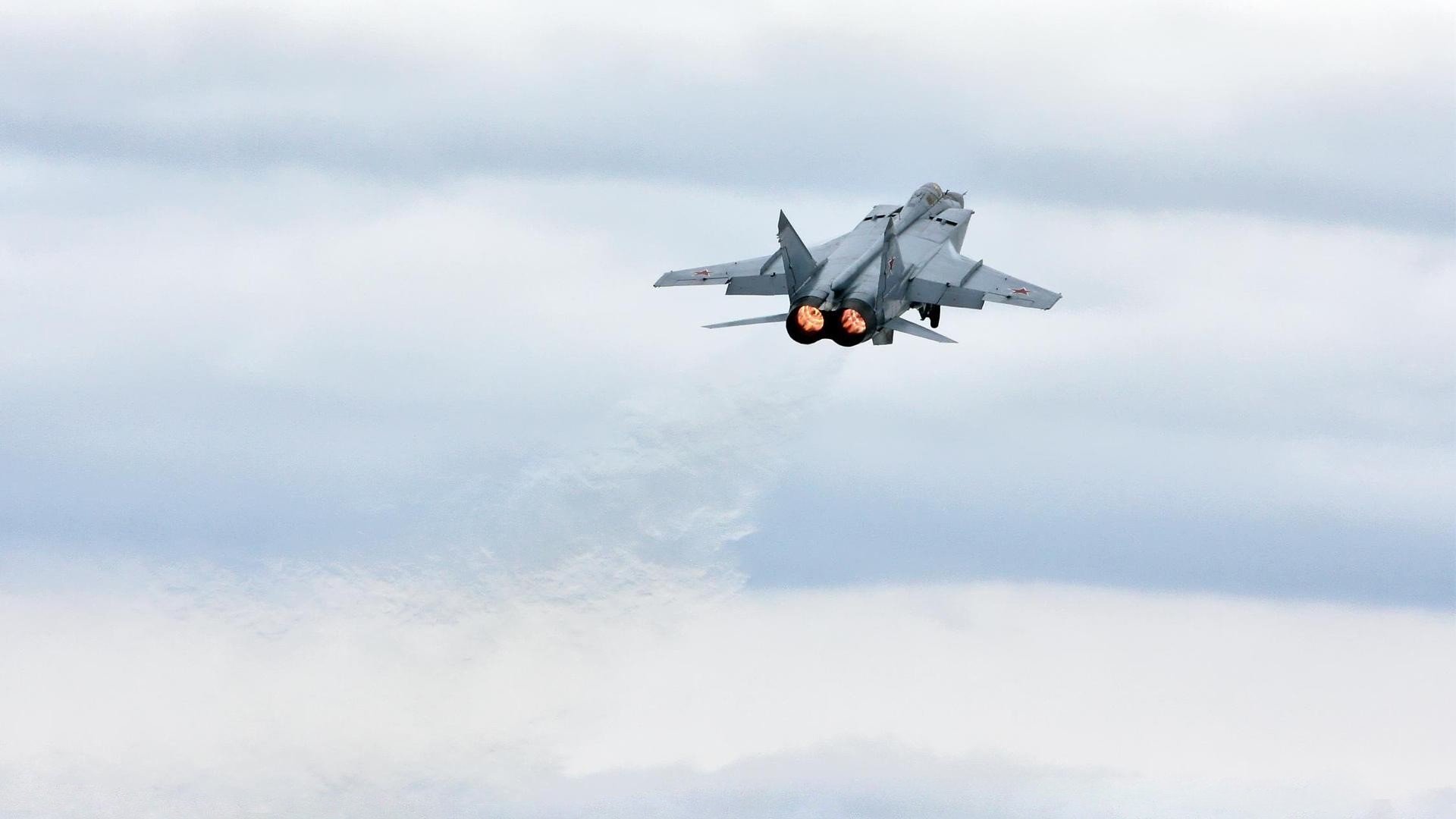 九游电脑版-陈佳短距离爆发惊艳蝶泳赛道，陈佳 跳水